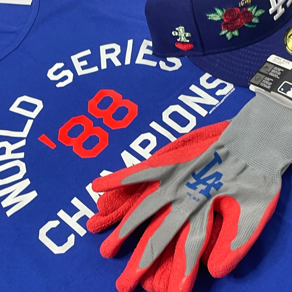 BRAND NEW LA DODGERS LOYAL FAN BUNDLE (RARE)